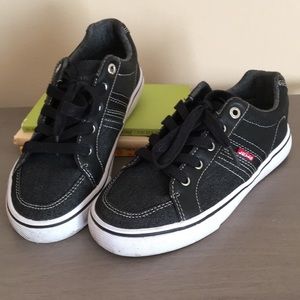 Boys Levi sneakers size 2.5